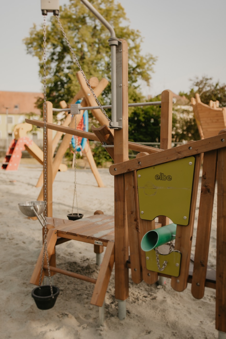 Wasserspielbereich auf dem Spielplatz